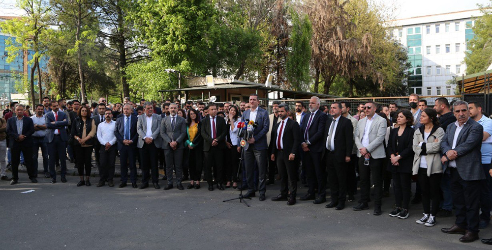 Diyarbakır'a gelen Baro Başkanlarından gözaltılara tepki