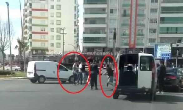 Diyarbakır’da kazadan sonra sürücülerin kavgası kamerada