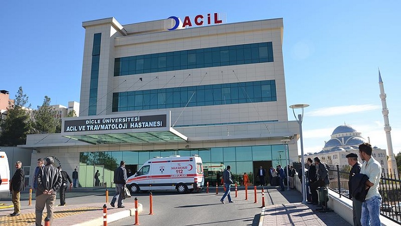 Diyarbakır’da yolcu minibüsü ile otomobil çarpıştı: 4 yaralandı