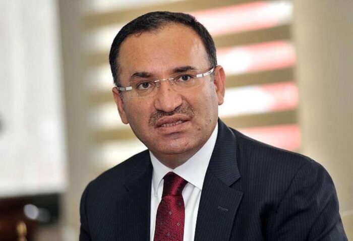 Adalet Bakanı Bozdağ "kan davalı" aileleri barıştırdı