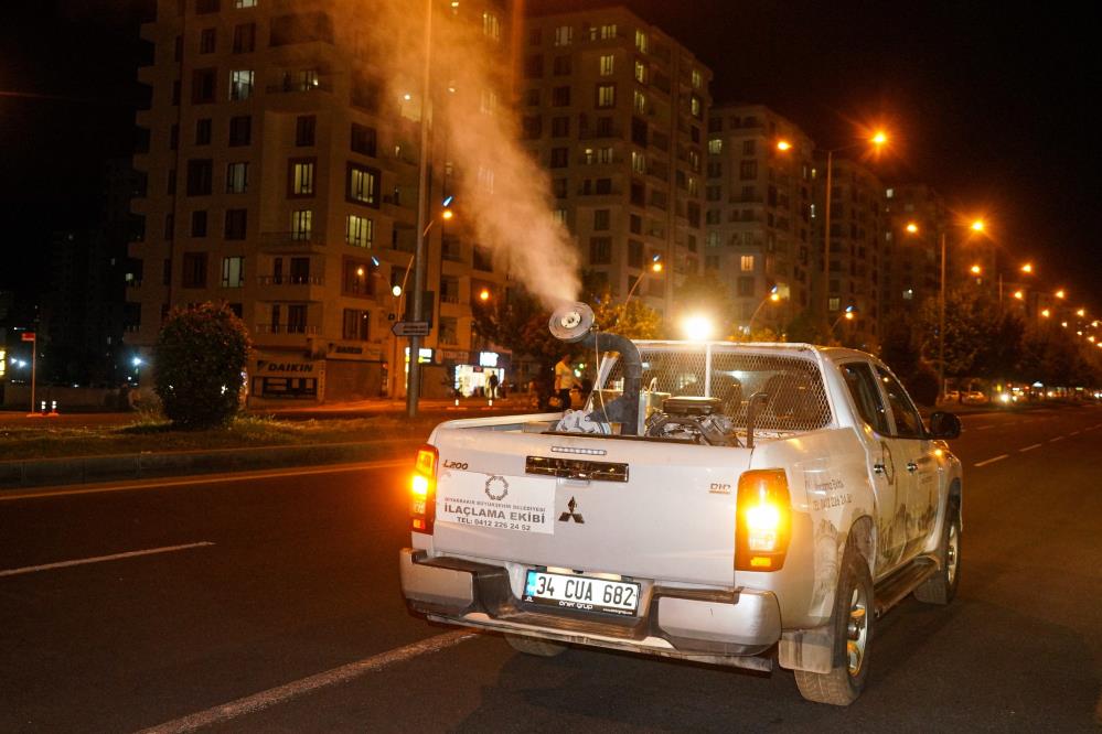 Diyarbakır'da gece ilaçlama mücadelesi
