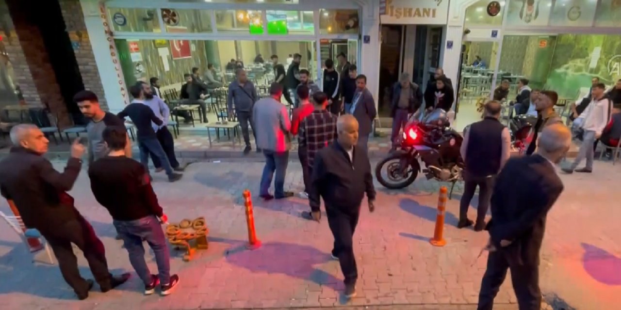 Çay ocağında oturanlara silahlı saldırı: 2 yaralı