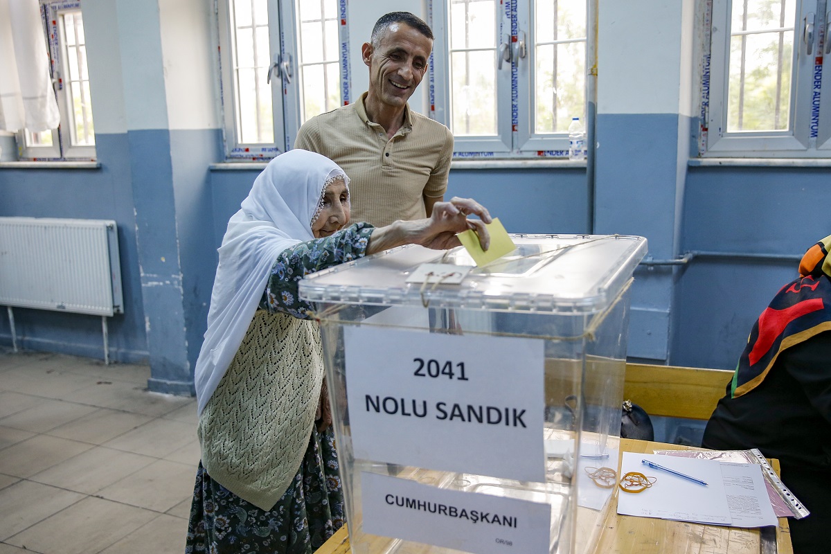 Diyarbakır'da oy kullanma işlemi sürüyor