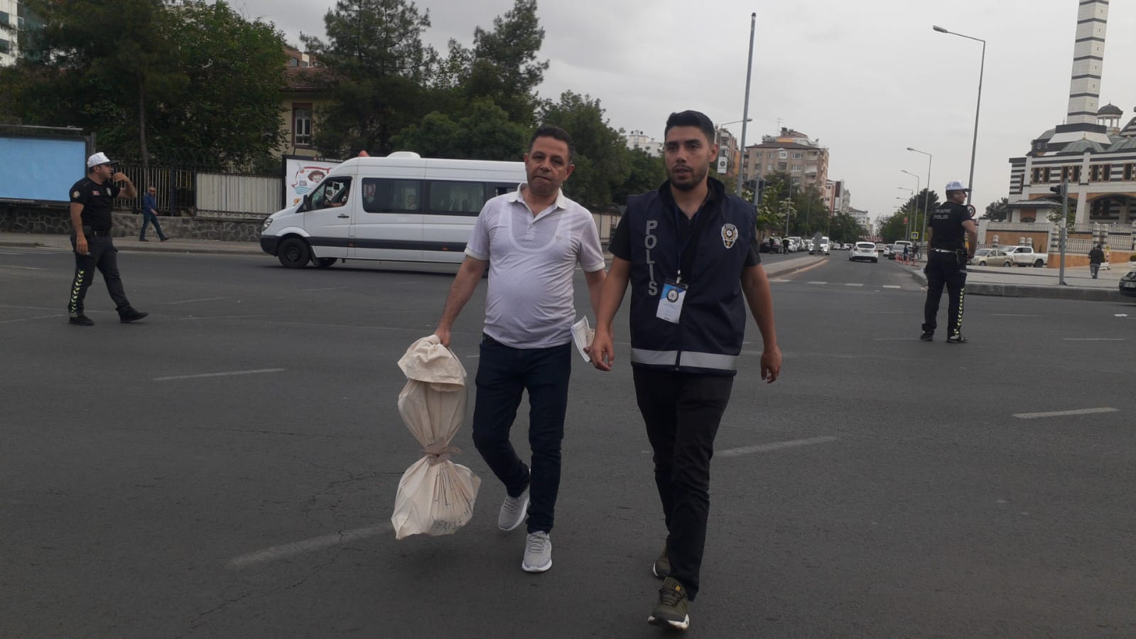 Diyarbakır’da oyların İl Seçim Kurulu’na teslimi sürüyor