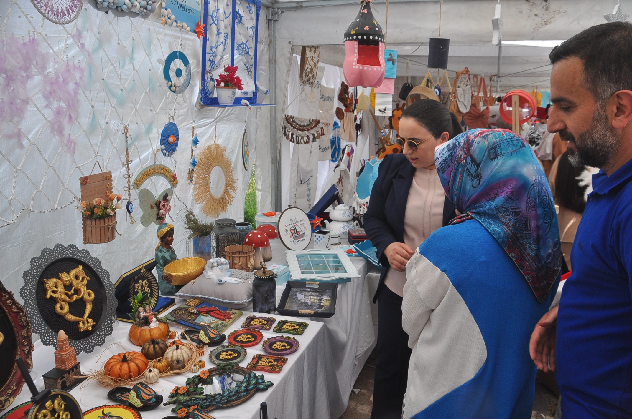 Cizreli kadınlar el emeklerini sergiledi