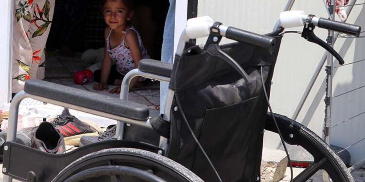 Merve’nin kapısına, çalınan tekerlekli sandalye yerine yenisi bırakıldı