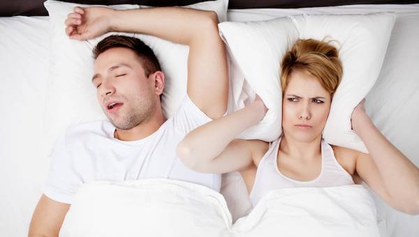 Ayrı odalarda uyuyan çiftlerin daha mutlu olduğu ortaya çıktı
