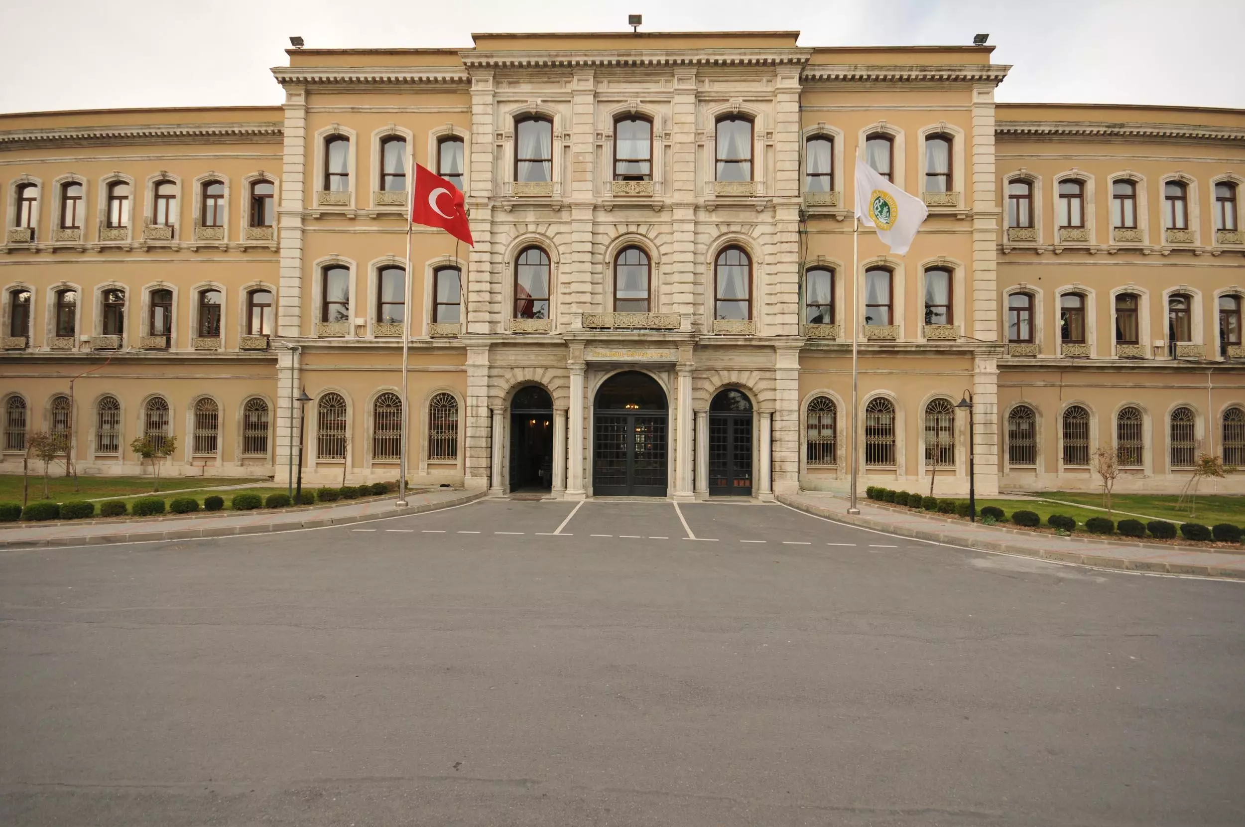 Cumhurbaşkanı Erdoğan, 13 üniversiteye rektör atadı