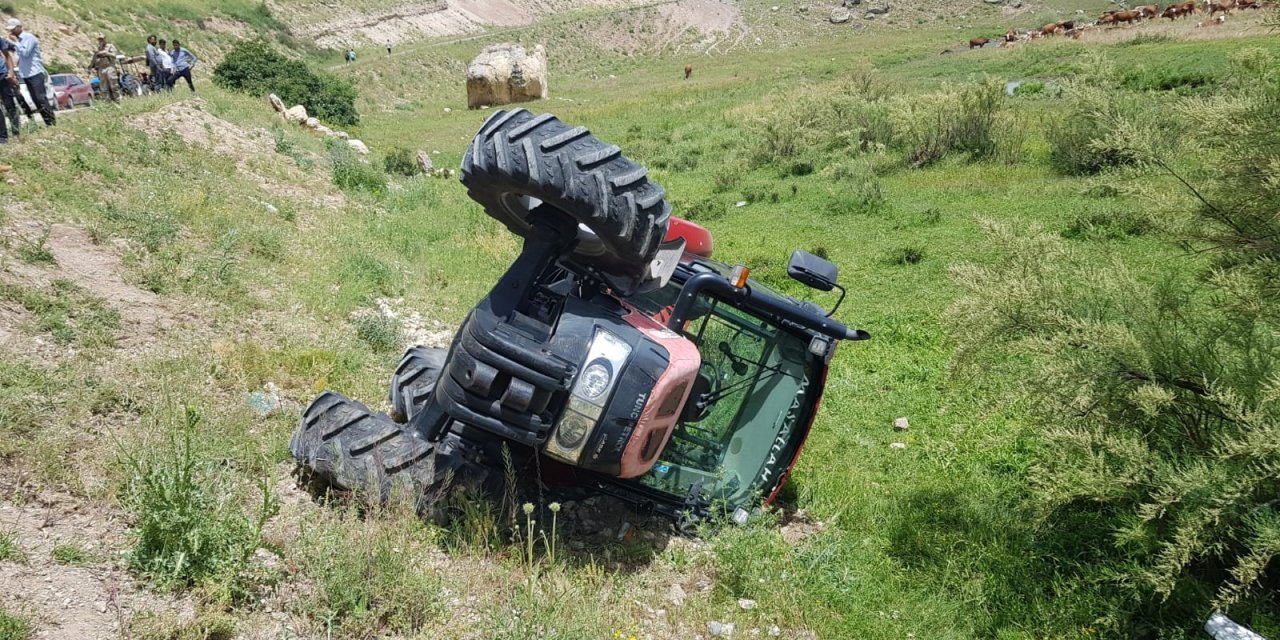 Traktörün kabini hayatını kurtardı