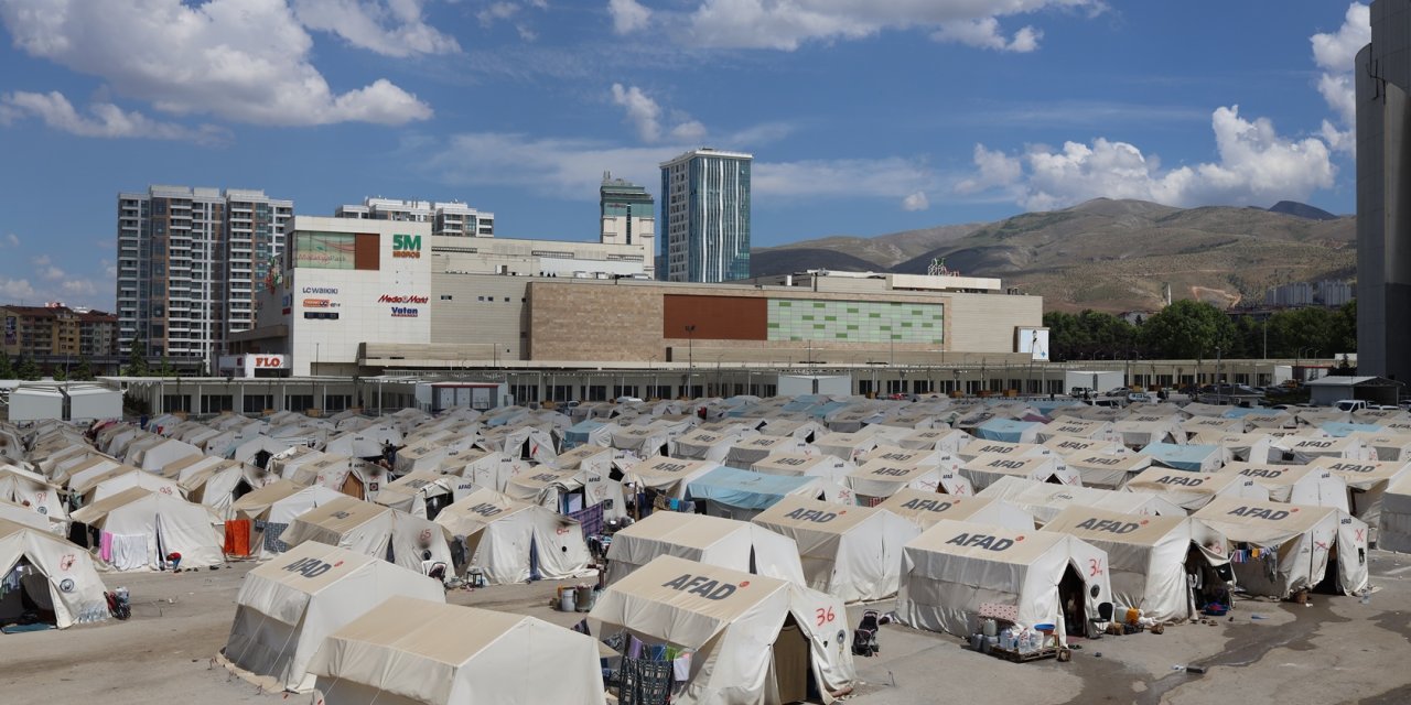 Deprem bölgesinde çadırlar boşalıyor