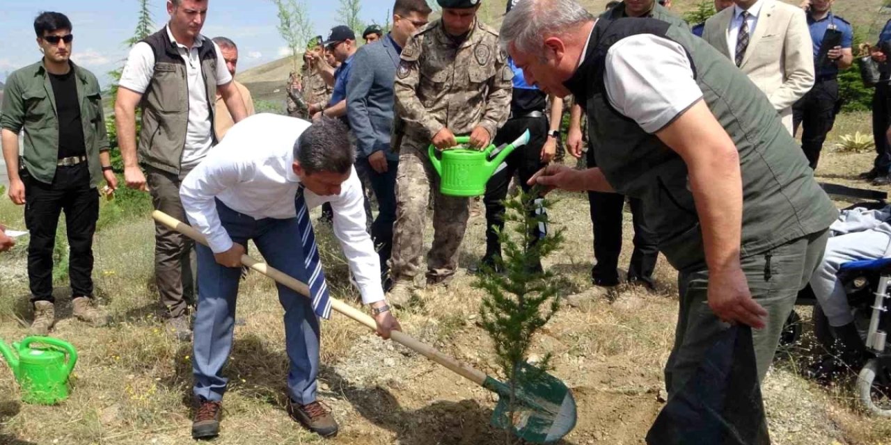 Depremde hayatını kaybeden 181 çocuk anısına fidan dikildi