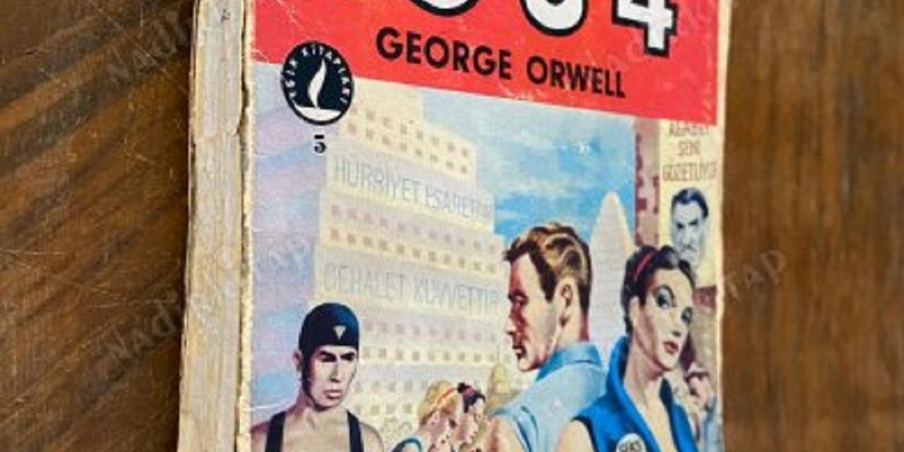 George Orwell'in 1984 romanını  65 yıl sonra kütüphaneye teslim etti