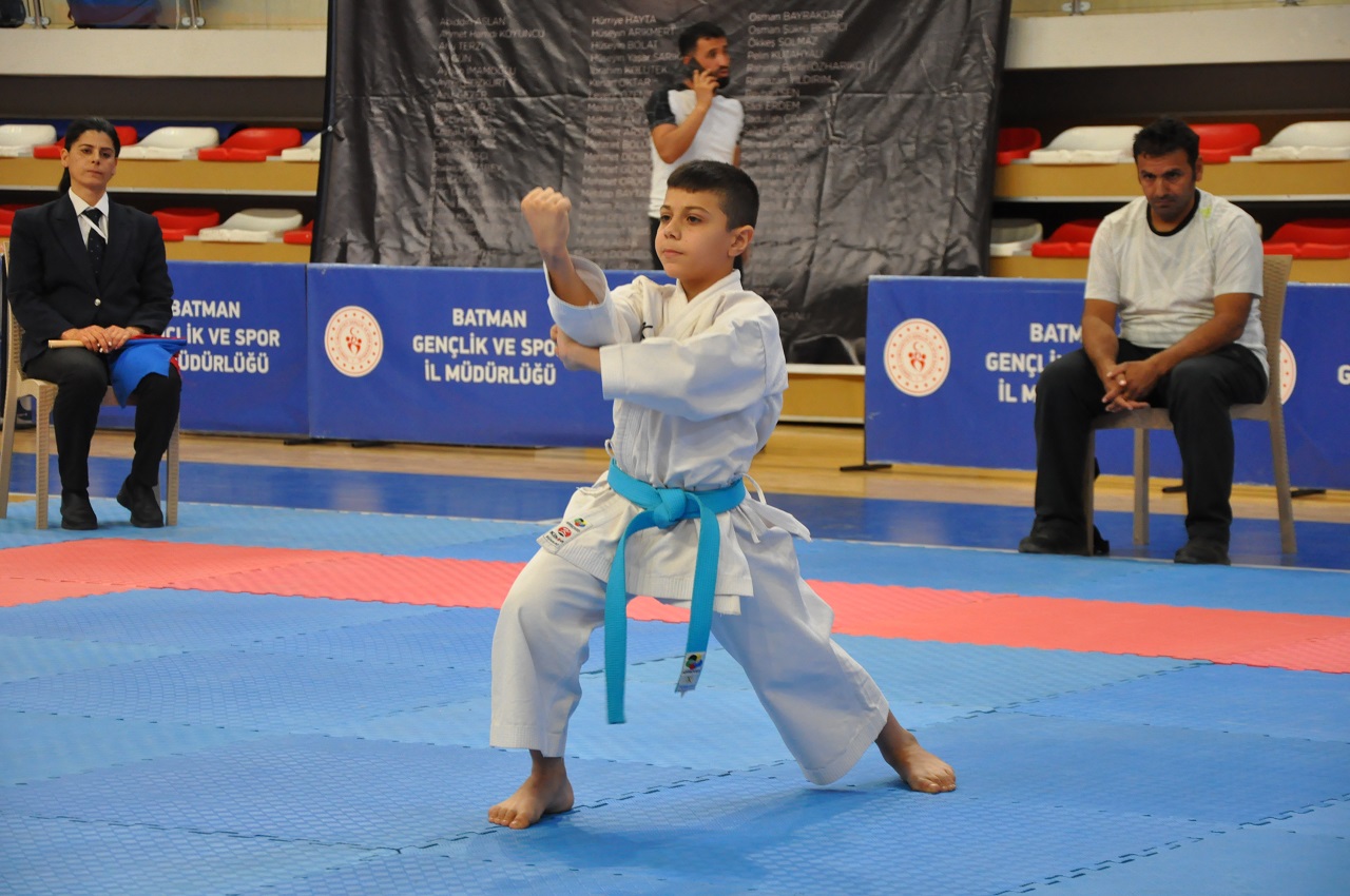 Anadolu Yıldızlar Ligi'nde karate grup müsabakaları başladı