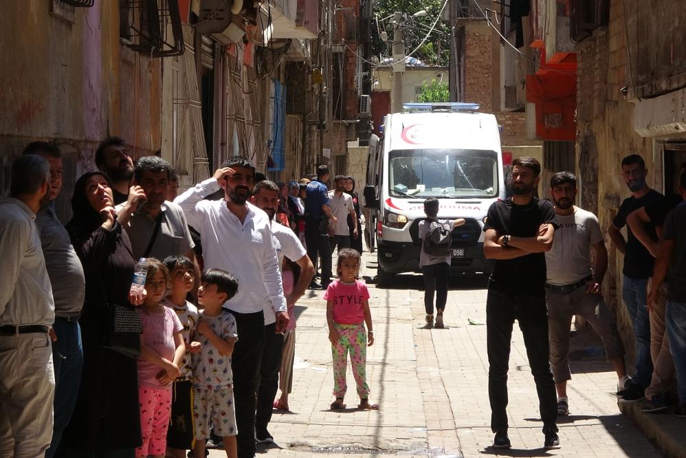 Diyarbakır’da çakmakla oynayan çocuk evi yaktı