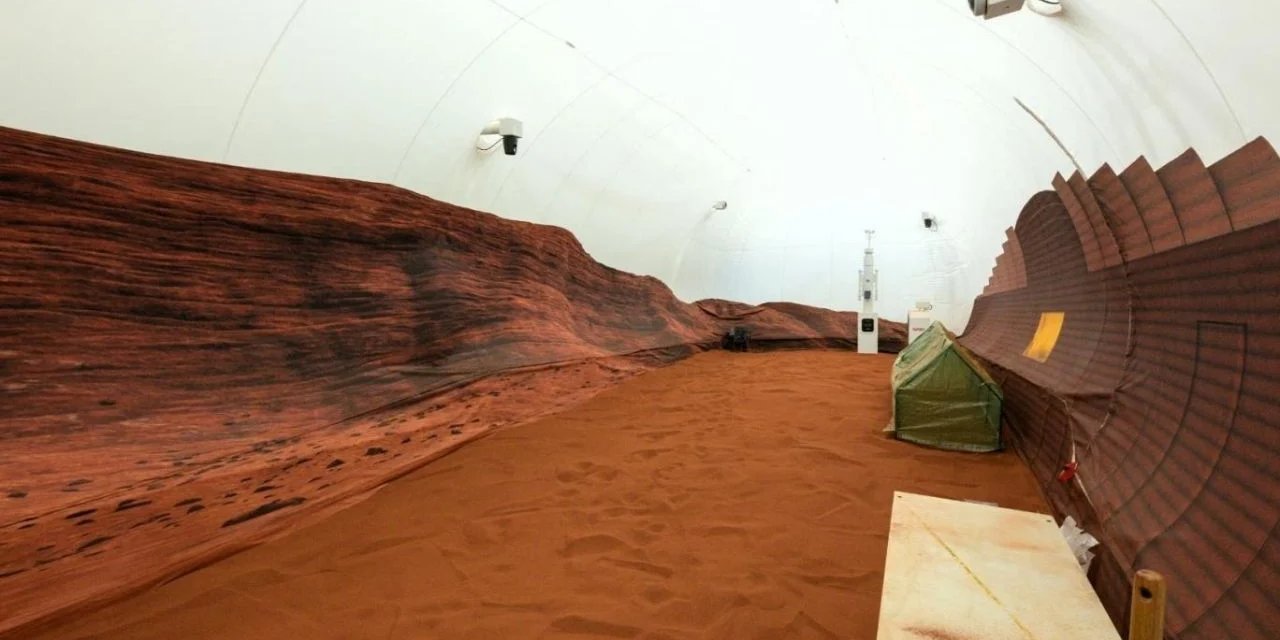 NASA, 4 kişiyi bir yıllığına yapay Mars habitatına kapattı