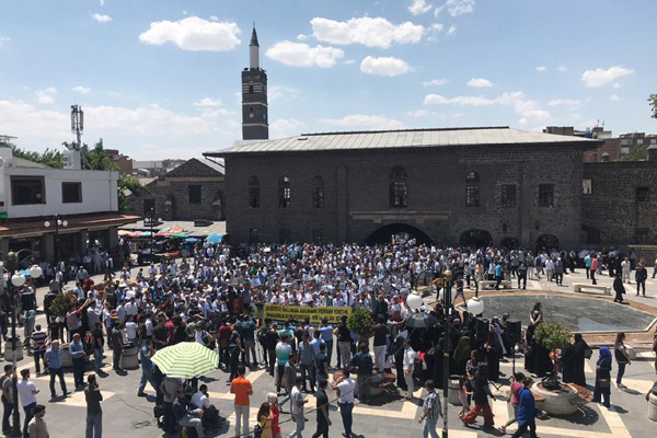 ‘Şeyh Said ve arkadaşlarının kabir yerleri açığa çıkarılsın’