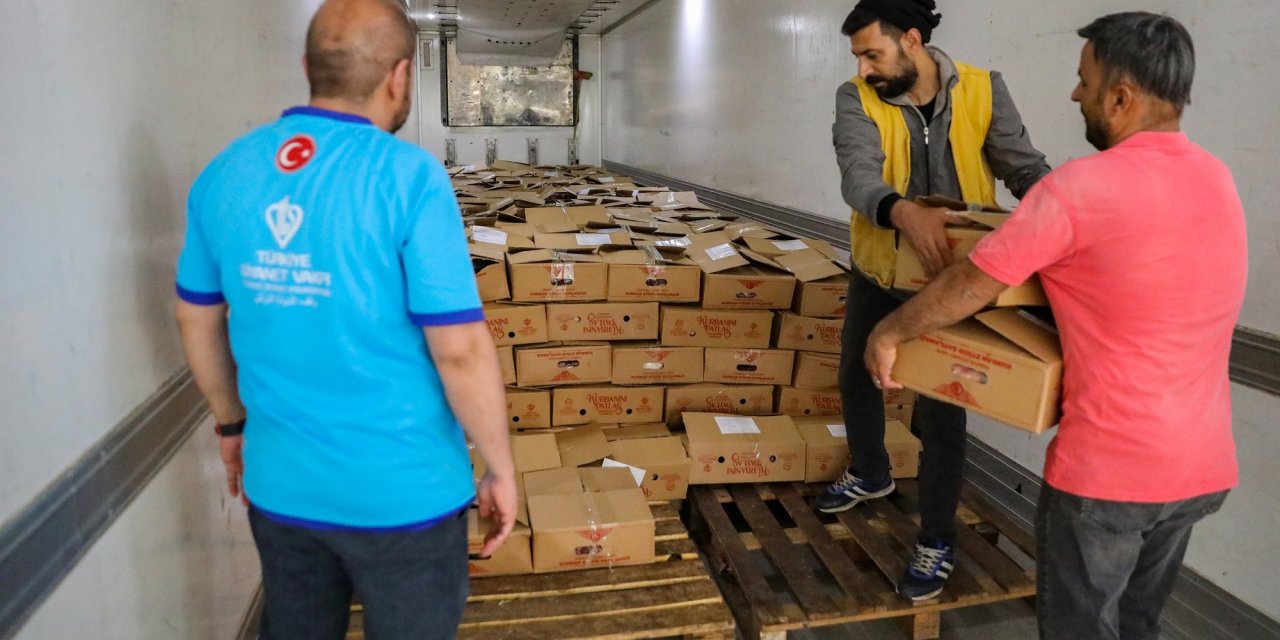 Diyarbakır'da kurbanlıkların etleri deprem bölgelerine gönderiliyor