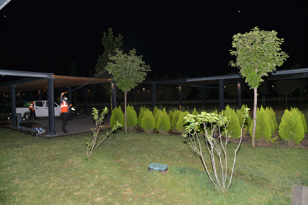 Parklar ve yeşil alanlar gece ilaçlanıyor
