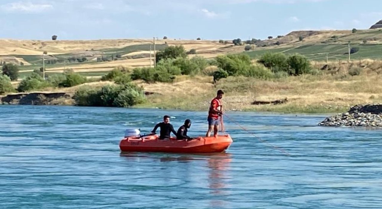 Nehirde kaybolan genç için ekipler seferber oldu
