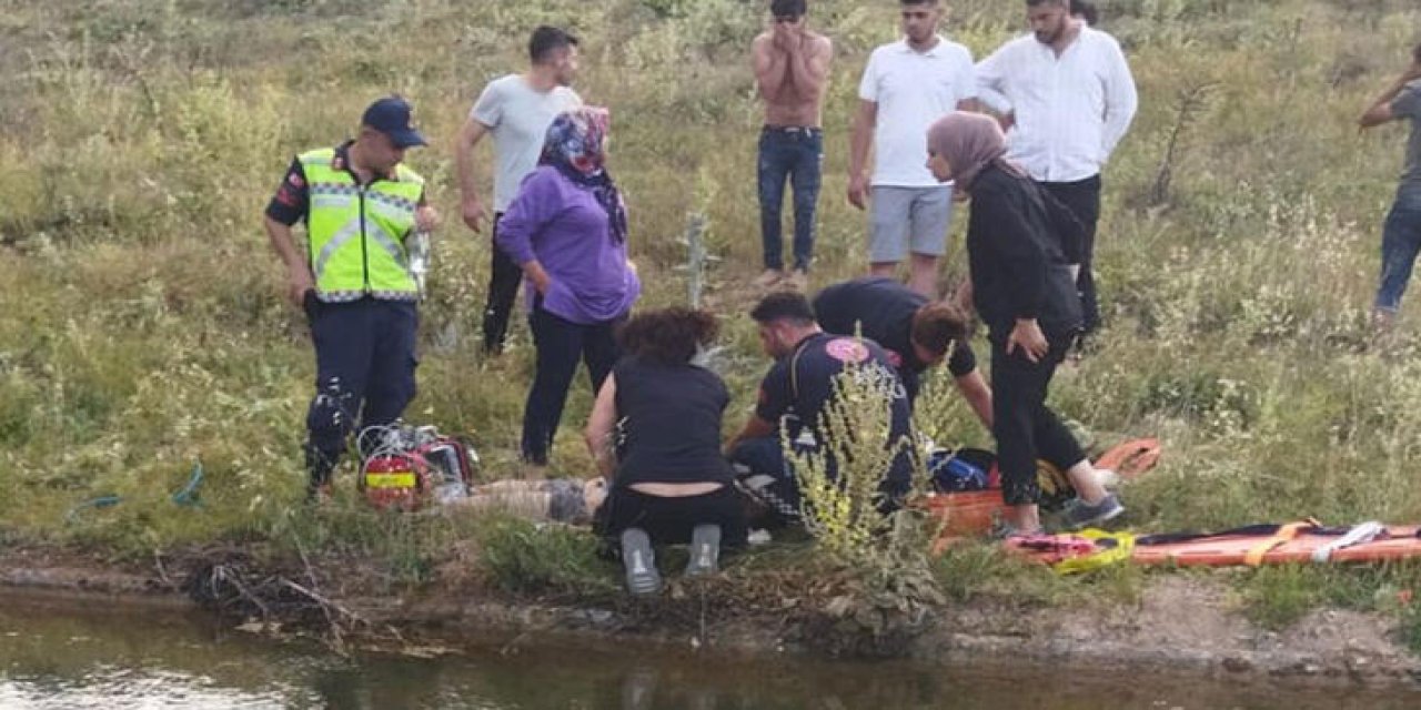 Serinlemek için girdiği su kanalında  kuzeniyle boğuldu