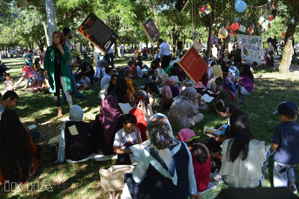 Video Haber: Parkta kitap okuma farkındalığı