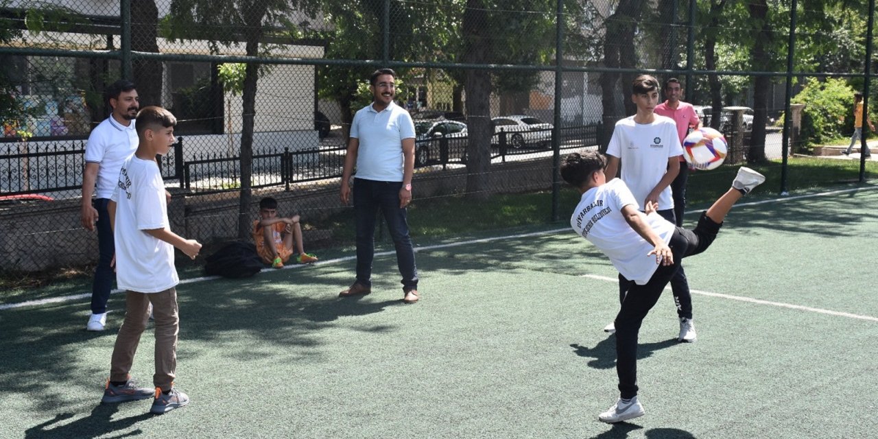 O genç, Diyarbakır Büyükşehir Belediyesi Spor Kulübü'nde