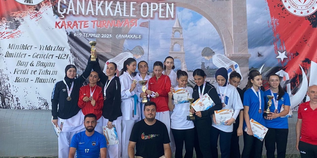 Diyarbakırlı karateciler Çanakkale'den 6 madalya ile döndü