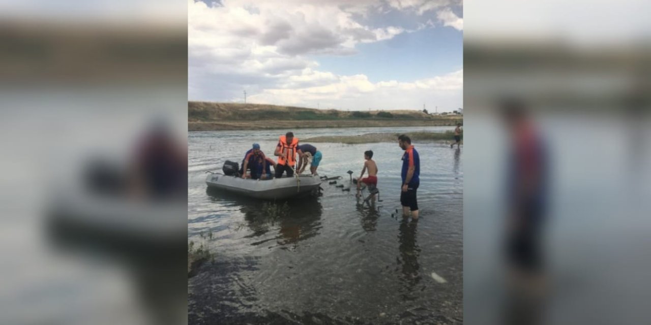 Diyarbakır’da Dicle Nehrinde 16 kişi mahsur kaldı