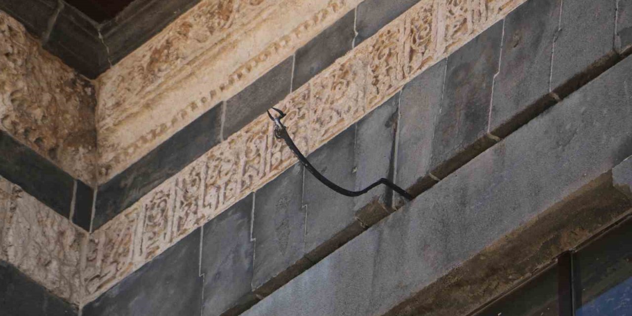 Diyarbakır Ulu Cami'deki yılan figürü ne anlama geliyor?