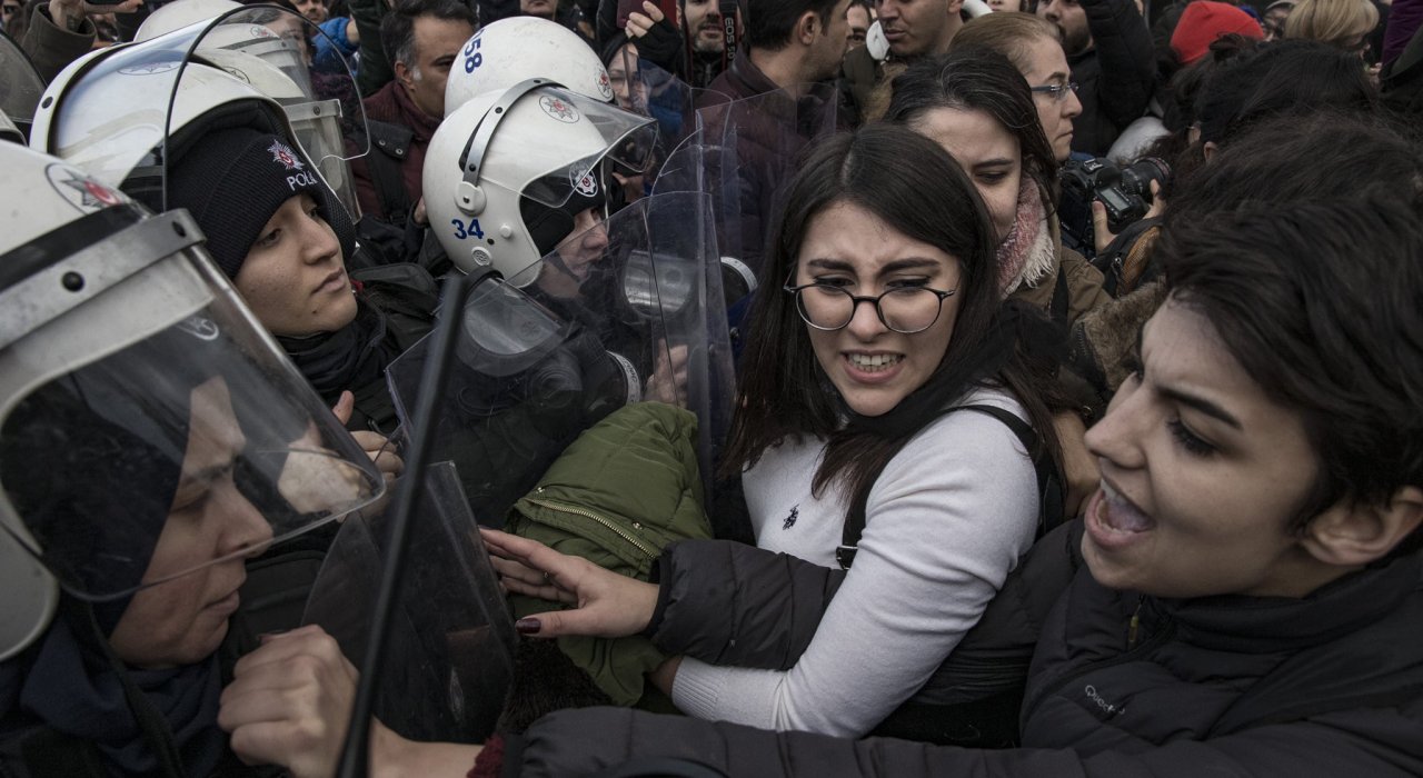 Toplantı ve gösteri yürüyüşleri 15 gün süreyle yasaklandı