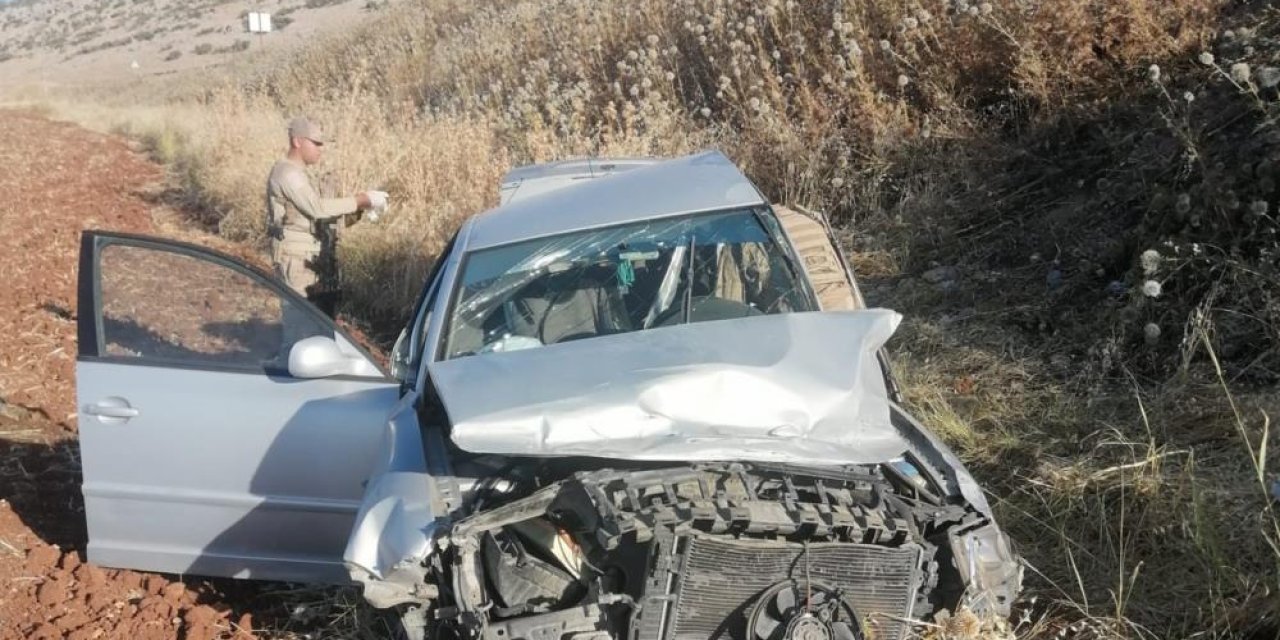 Diyarbakır'da araç şarampole devrildi: 1 ölü, 3 yaralı