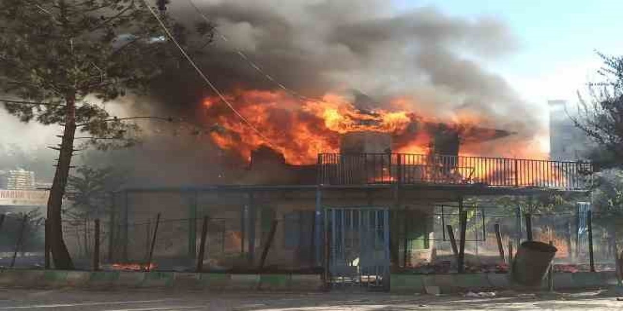 Diyarbakır Alışveriş Merkezi'nin kulübesinde korkutan  yangın