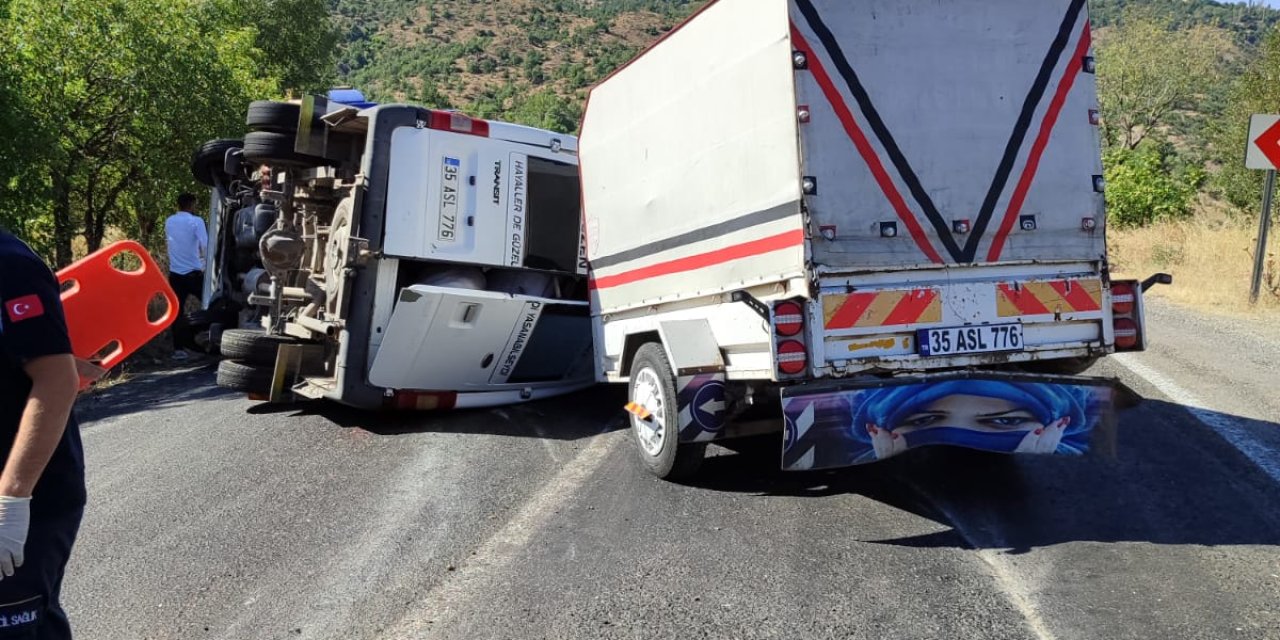 Diyarbakır'da römork takılı minibüs devrildi: 10 yaralı