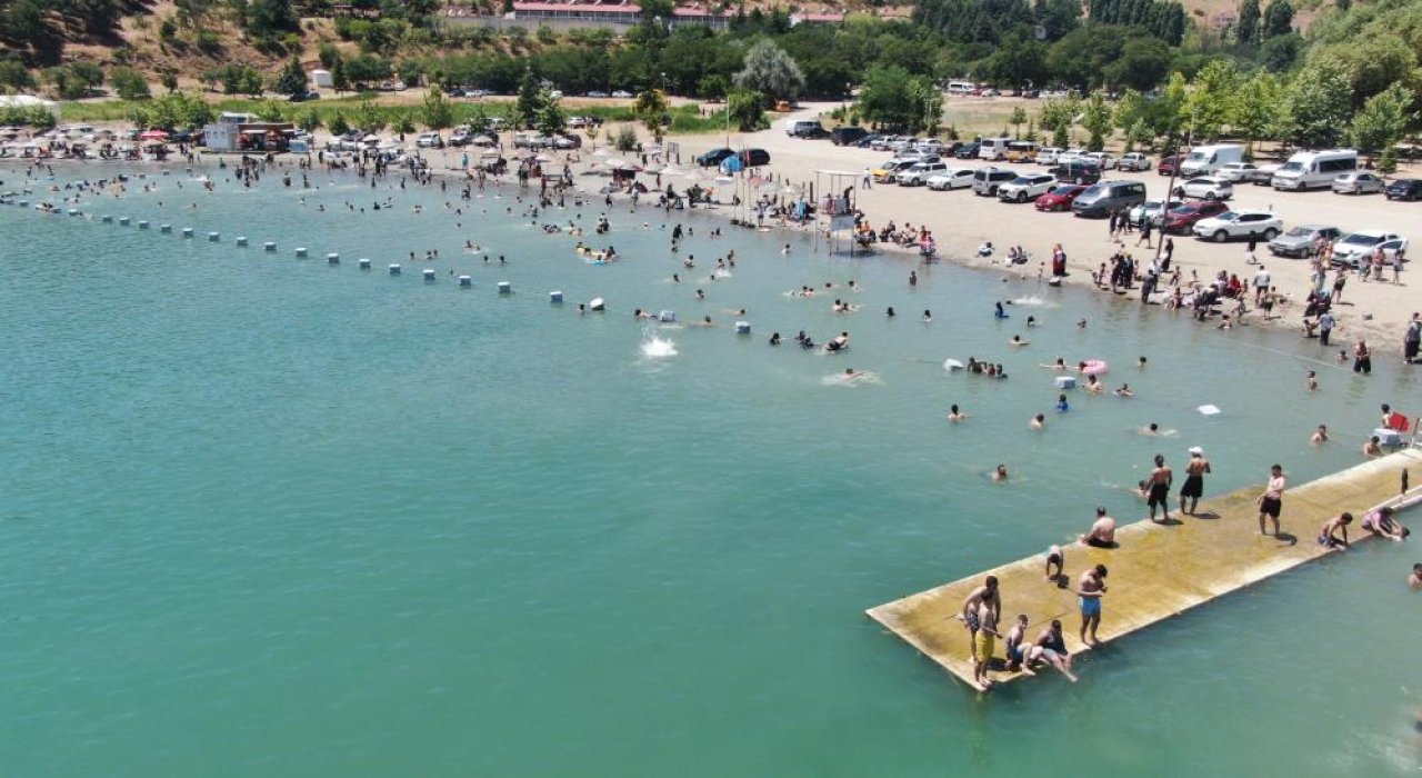 Hazar Gölü’ndeki plajlar Ege ve Akdeniz’i aratmıyor