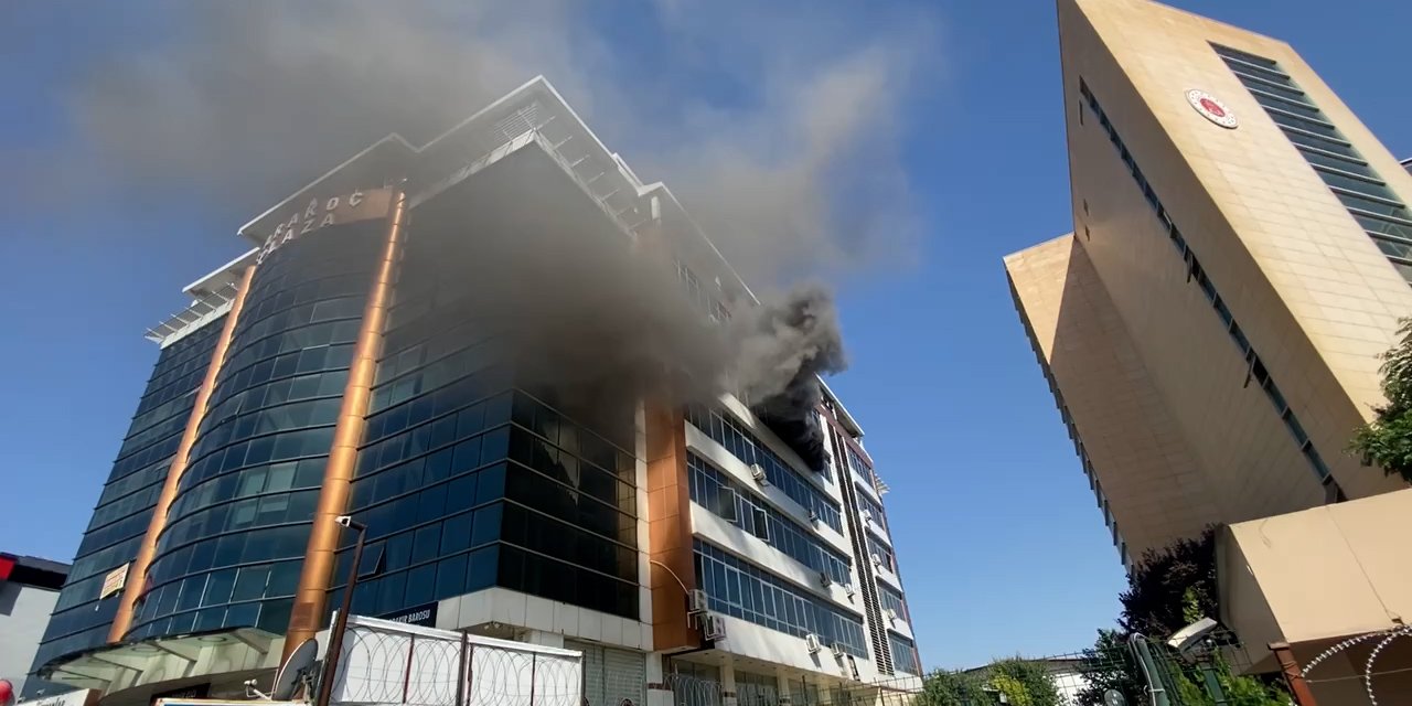 Diyarbakır'da iş merkezindeki korkutan yangın