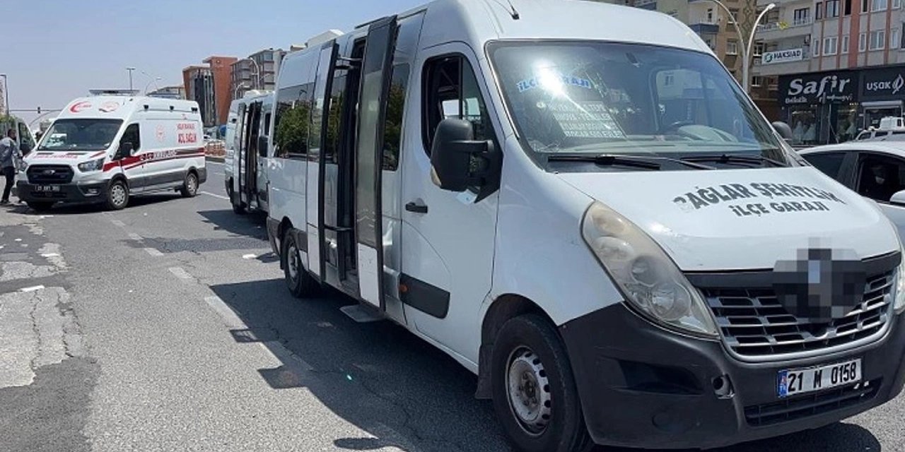 Diyarbakır’da iki minibüs çarpıştı: 2 yaralı