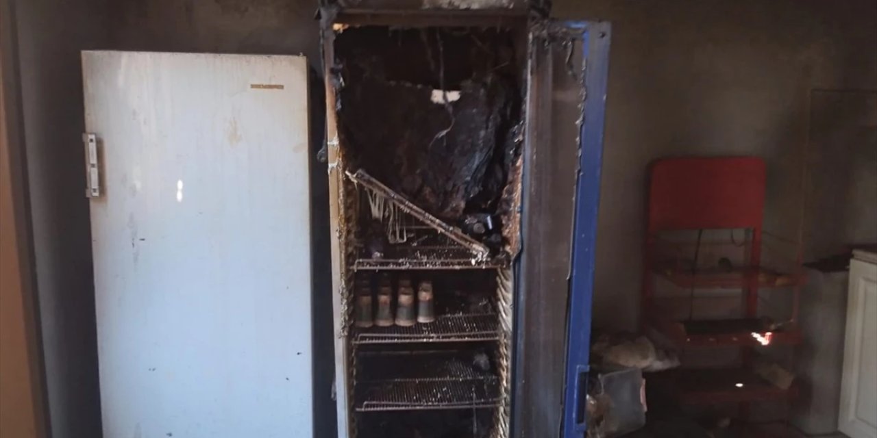 İş yerinde buzdolabının patlaması sonucu yangın çıktı