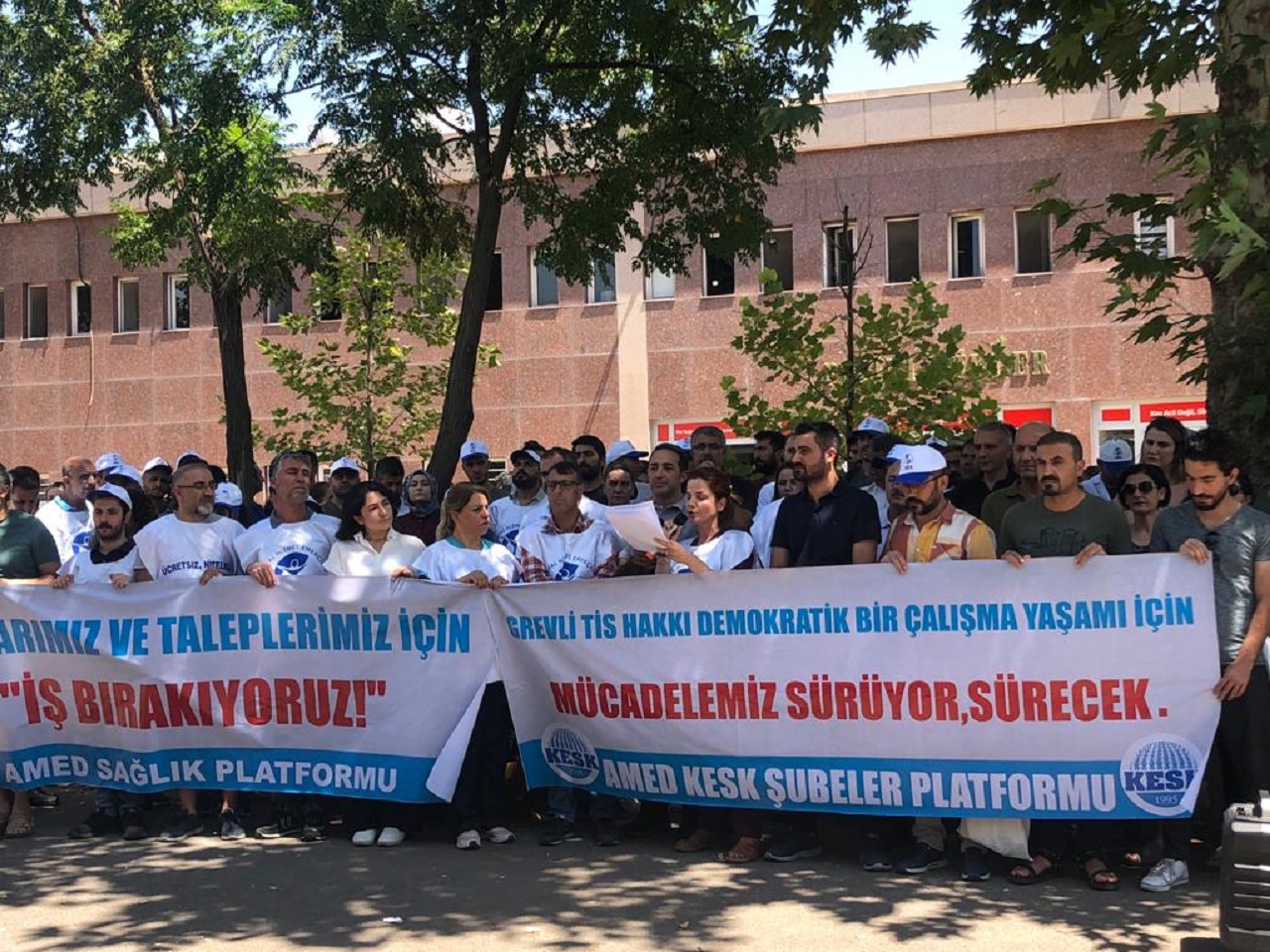 Diyarbakır'da sağlıkçılar “SES” yükseltti