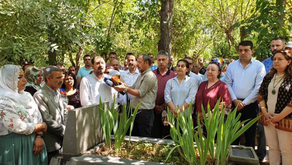 Vedat Aydın mezarı başında anıldı