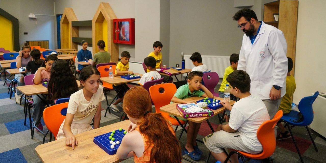 Ali Emiri Bilgievi Cezeri Bilim Merkezi’nde çocuklar öğrenmeye devam ediyor
