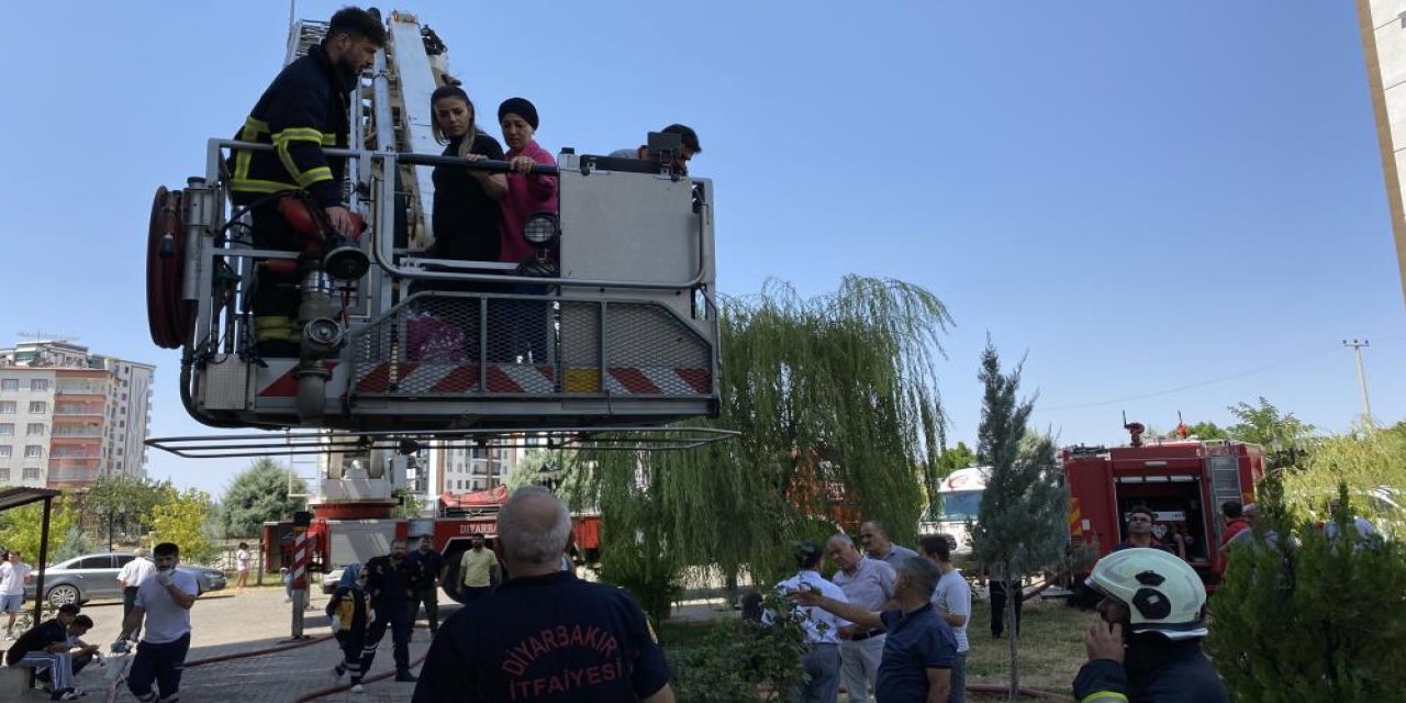 Diyarbakır'da yangın: Çok sayıda kişi dumandan etkilendi