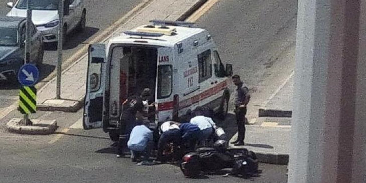 Ambulansa yol veren araca çarpan motosiklet sürücüsü yaralandı