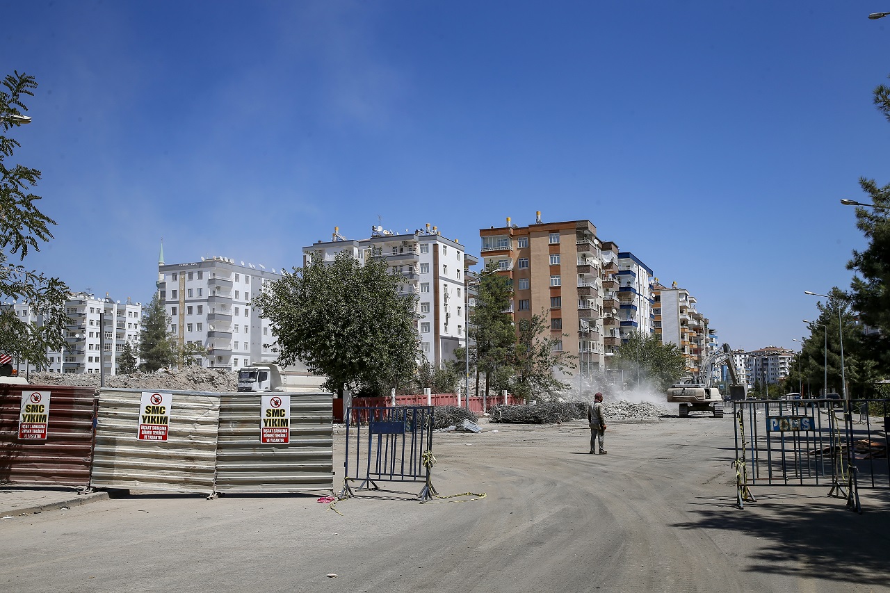 Diyarbakır'da ağır hasarlı 2 bin 738 yıkıldı
