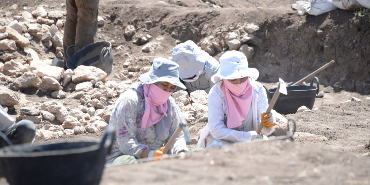 Diyarbakır'daki Çayönü Tepesi'nde 5 mezar daha bulundu