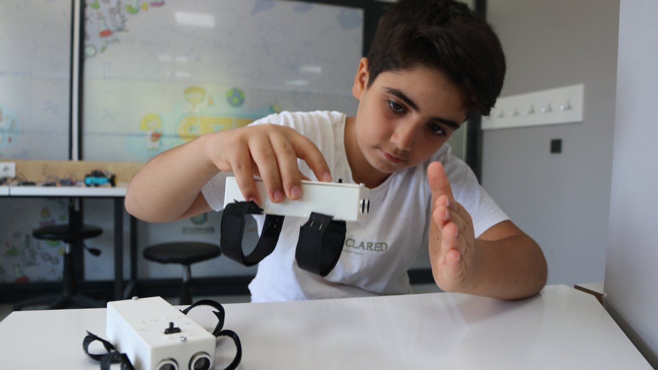Diyarbakırlı Efe, görme engelliler için cihaz tasarladı
