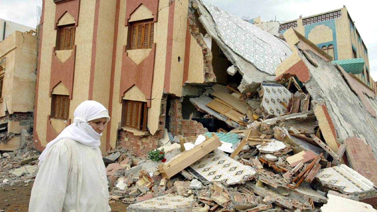 Depremde hayatını kaybedenlerin sayısı 2 bini aştı!