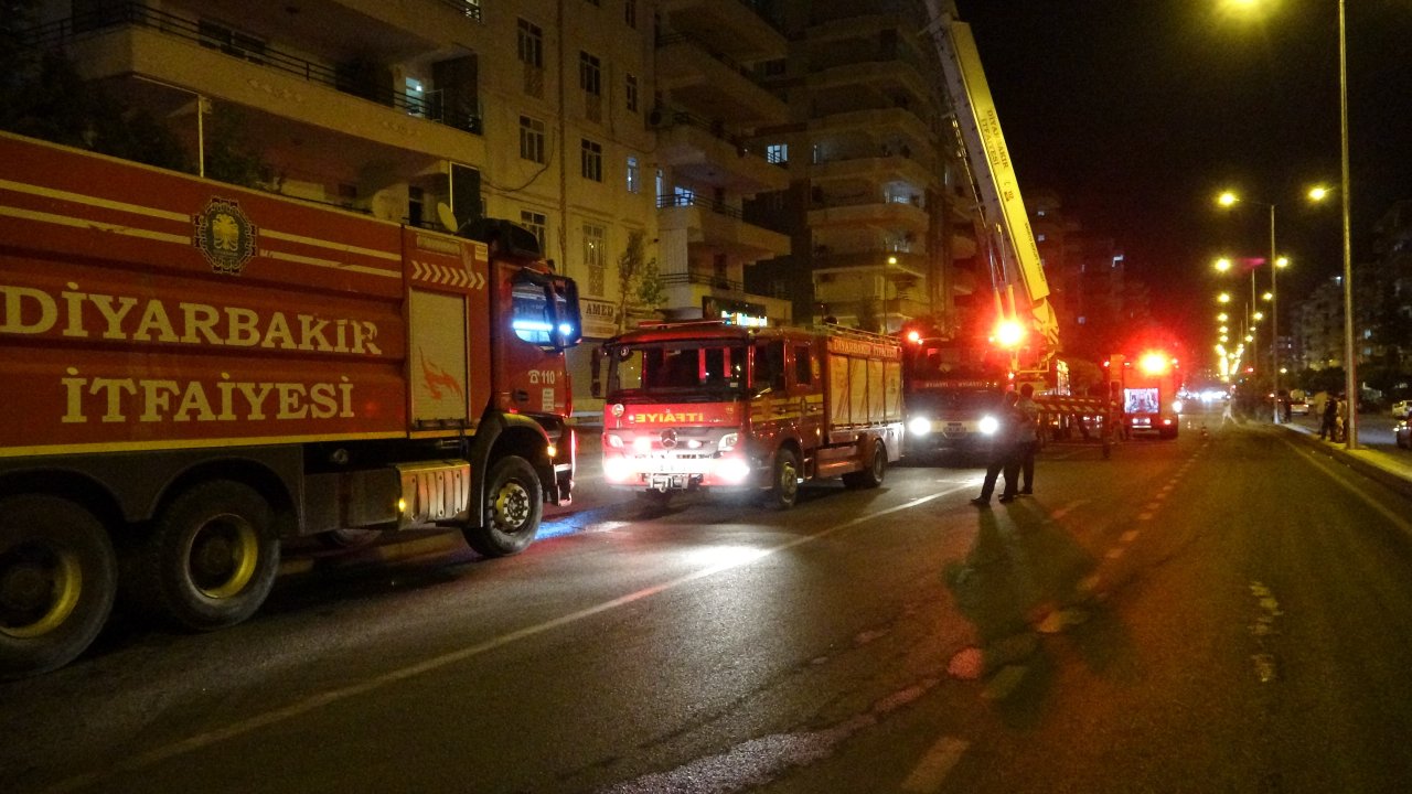 Diyarbakır’da çatı katında yangın!
