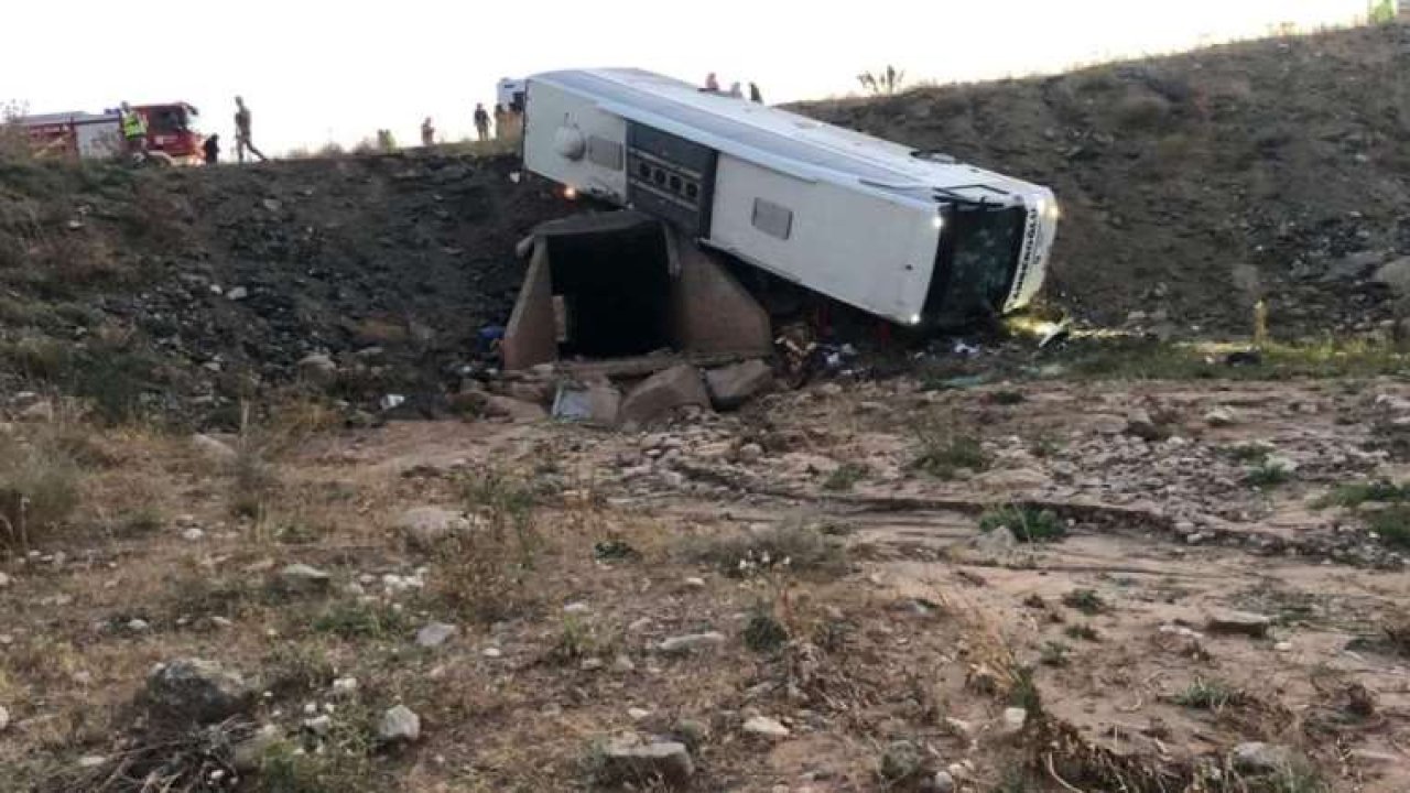 Yolcu otobüsü devrildi: Çok sayıda ölü ve yaralı!