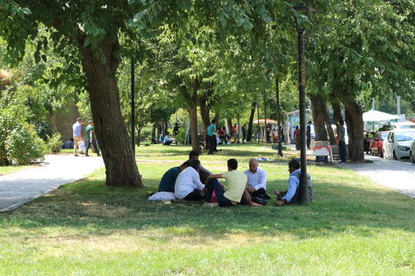 Diyarbakırlılar serinleyecek yer arıyor