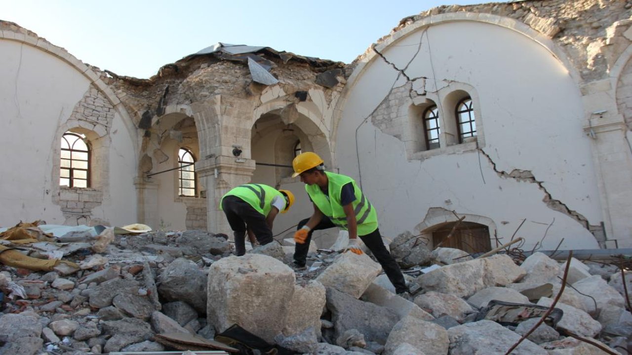 Depremde yıkılan Ulu Cami’de restorasyon başladı